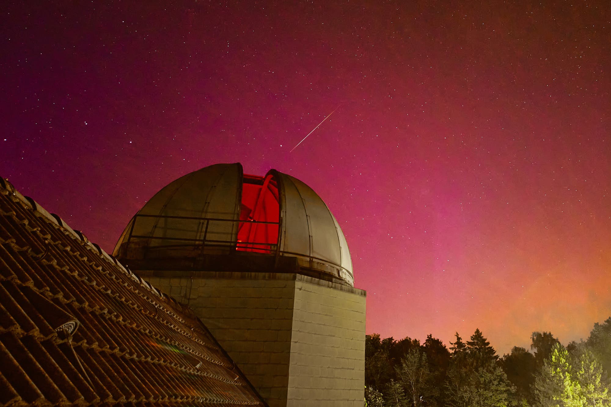 Perseidenmeteor mit Polarlicht