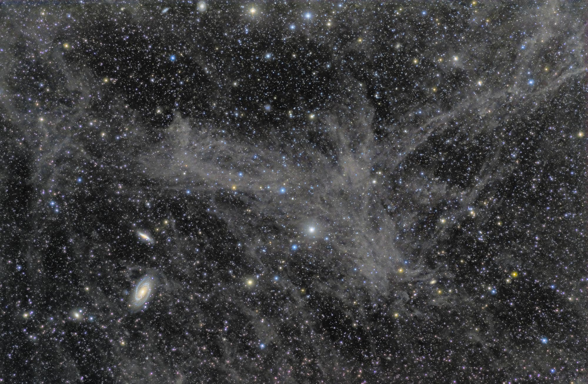 Galaktischer Zirrus bei Messier 81