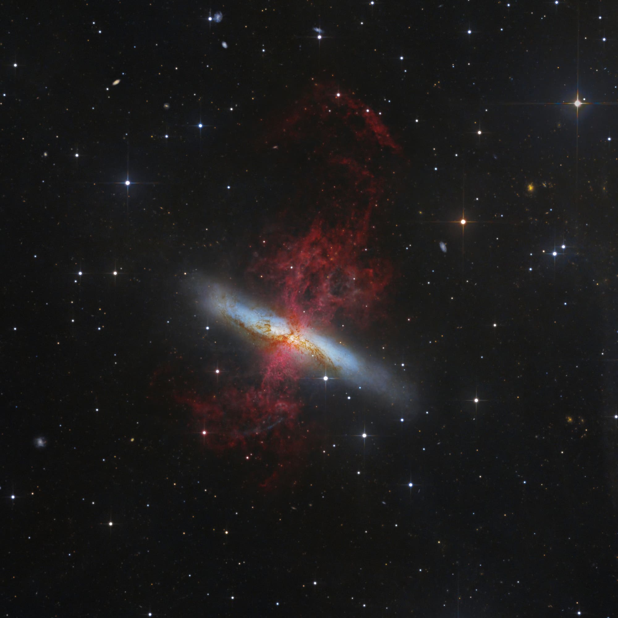 Messier 82 - H-Alpha-Filamente 