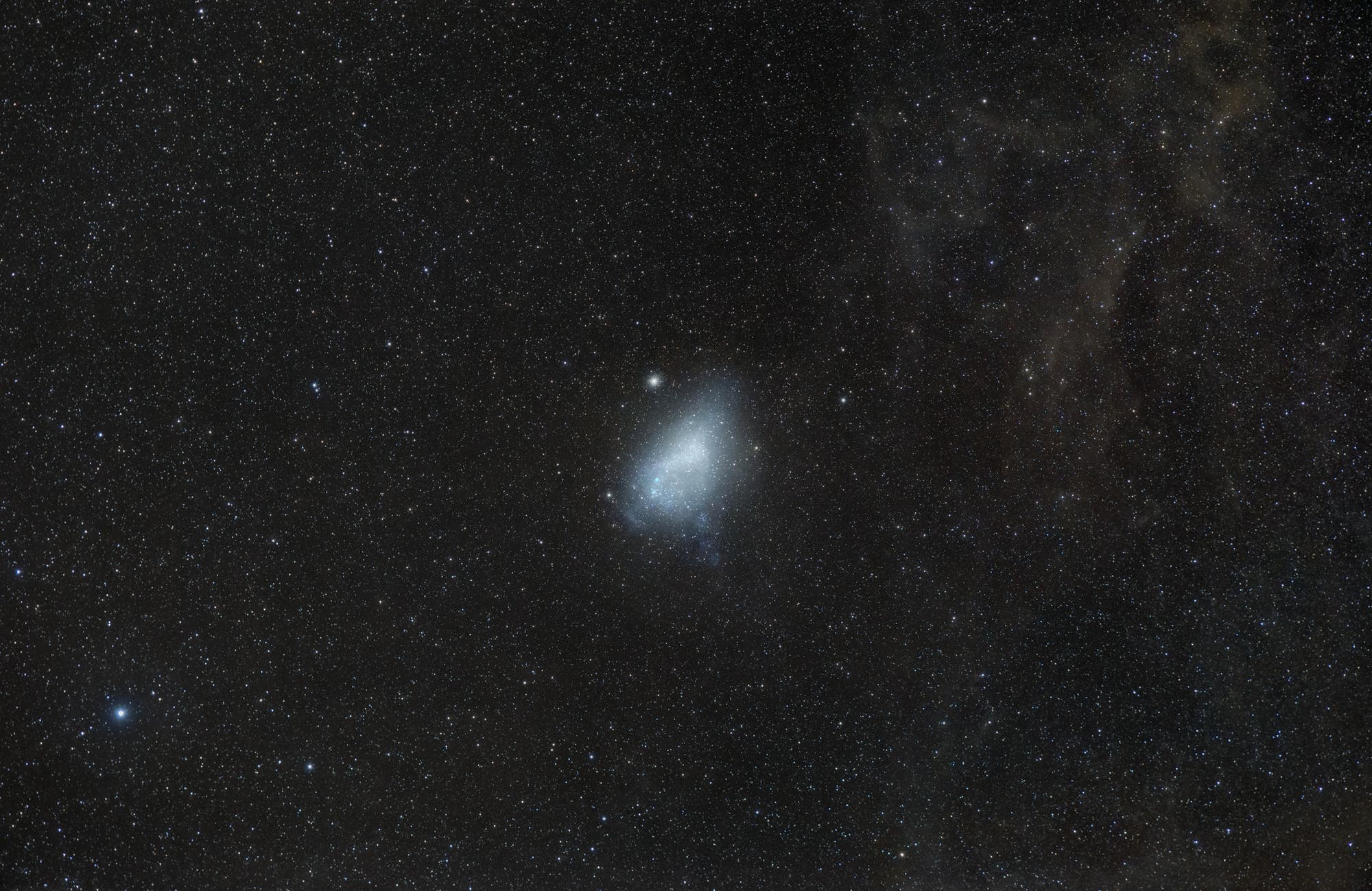 Kleine Magellansche Wolke und galaktischer Zirrus