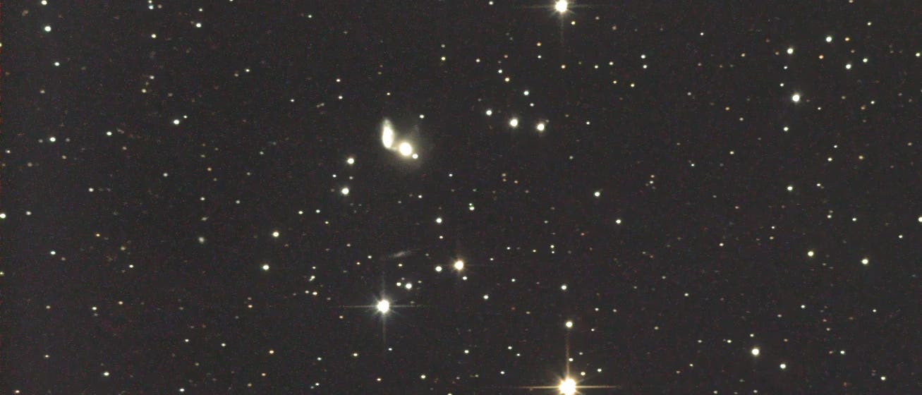 Das wechselwirkende System NGC 5953/5954 in der Schlange (1)
