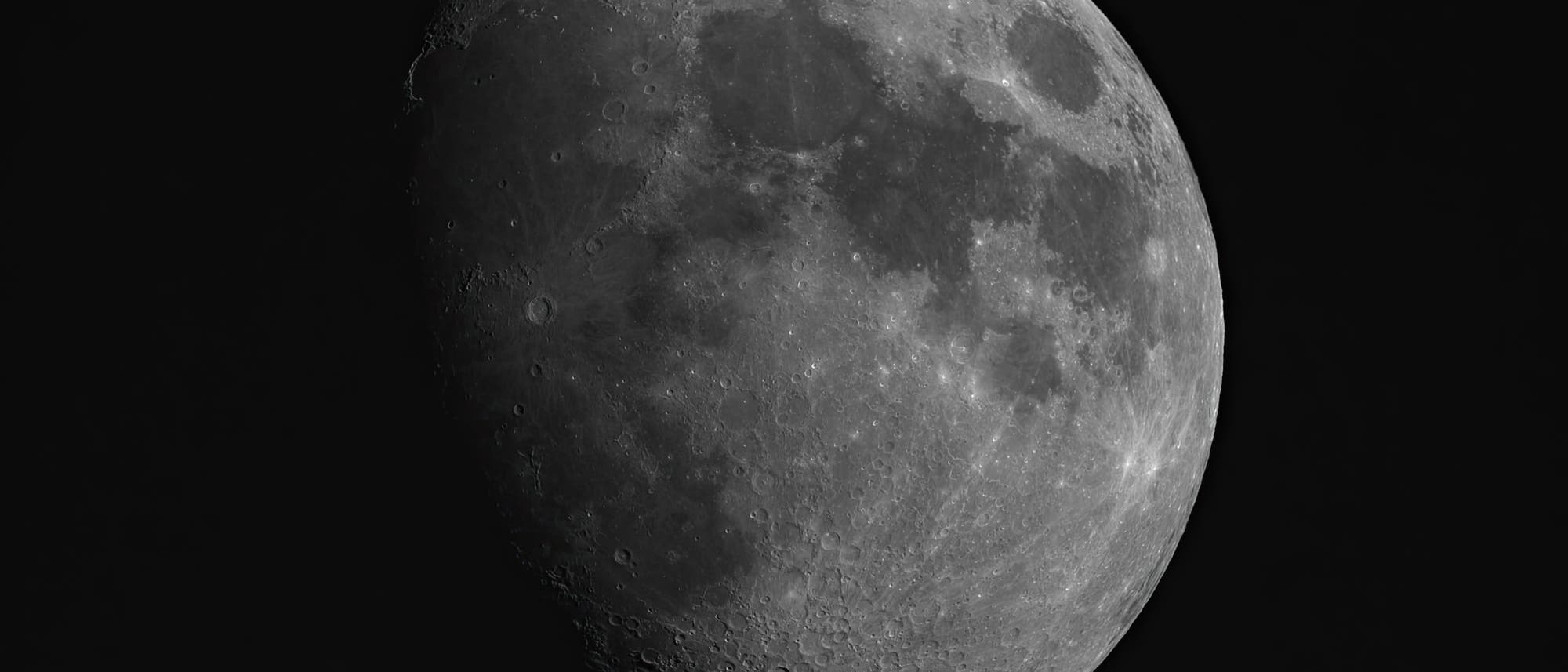ISS-Überflug vor Mond am 18. Mai