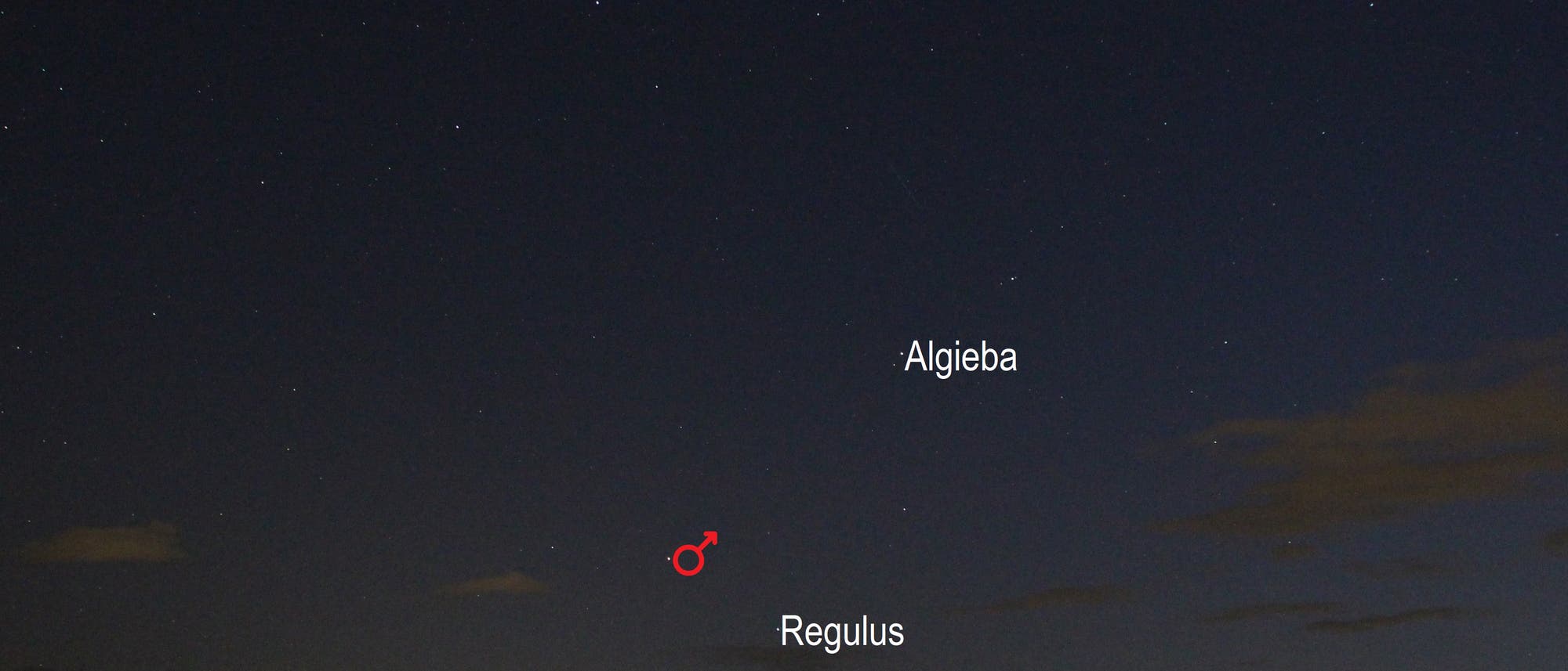 Mars im Sternbild Löwe (Objekte beschriftet)