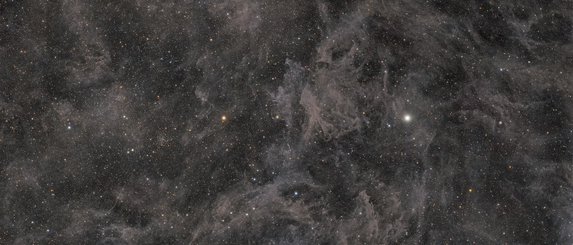 Polaris und sein staubiges Umfeld