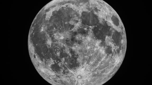 Mondfinsternis 16. Mai 2022 - der Halbschatten ist noch nicht erkennbar