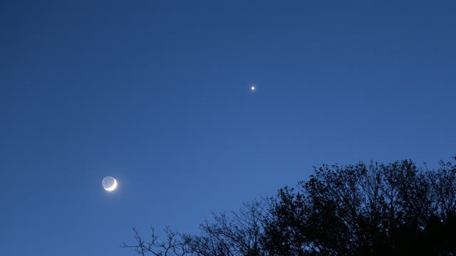 Mondsichel in den Hyaden und Venus