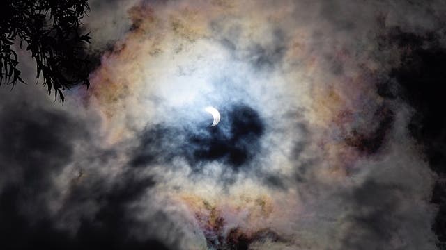 Partielle Sonnenfinsternis über Chile Chico 14. Dezember 2021