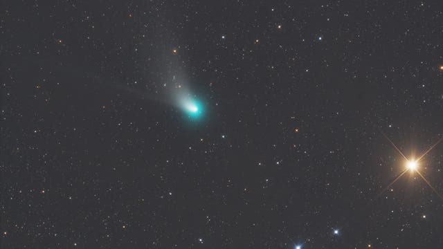 Komet C/2022 E3 (ZTF) und Aldebaran-1