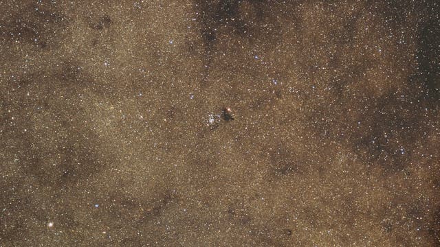 Barnard 86 und NGC 6520