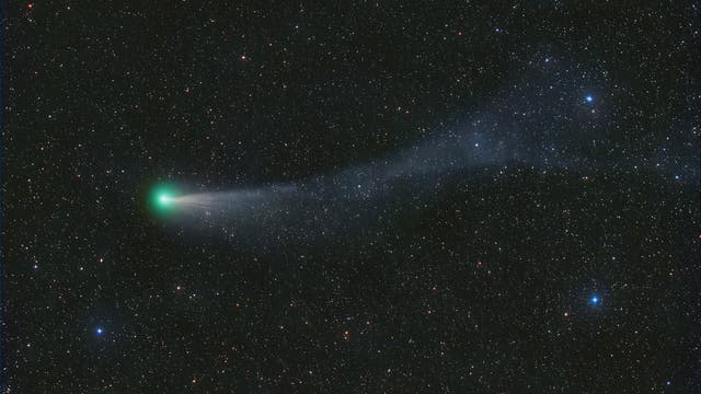 Sonnenwind stört Kometenschweif