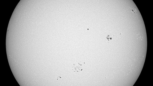 Sonnenflecken am 25. September 2023 – chaotische Diagonale
