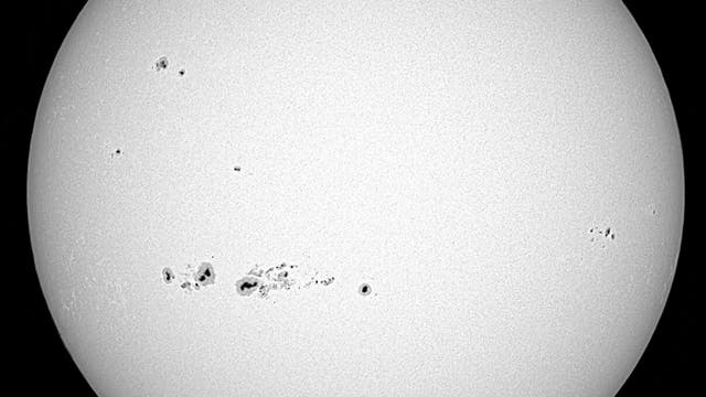 Die Sonne am 4. Dezember 2025 - äquatornahe Fleckengruppen