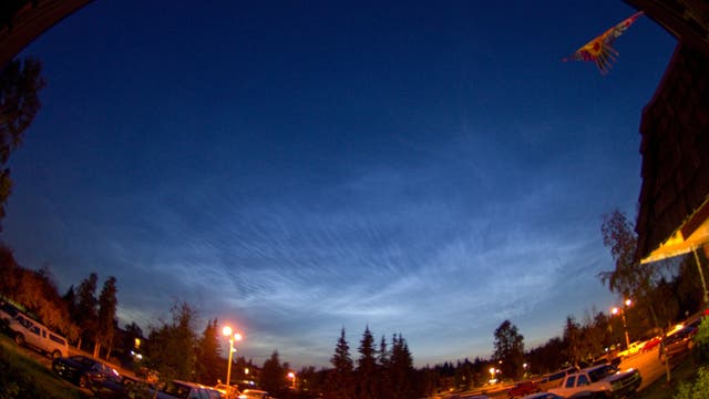 Leuchtende Nachtwolken über Alaska