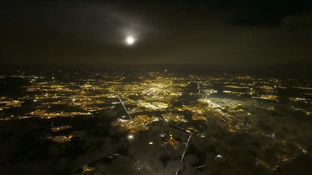 Mondaufgang über Frankfurt und dem Rhein-Main-Gebiet