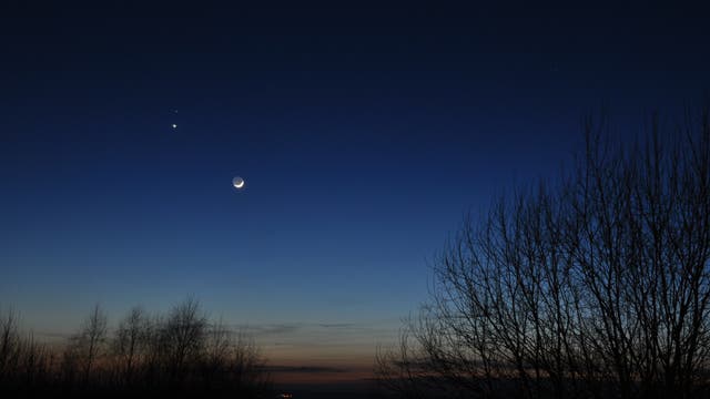 der junge Mond beim Steldichein mit Venus und Mars-2