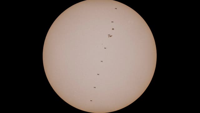 ISS vor der Sonnenscheibe