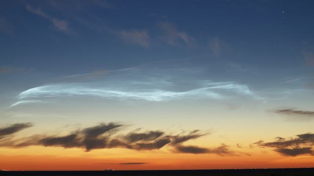Leuchtende Nachtwolken über Borkum am 3. Juli 2018 (2)