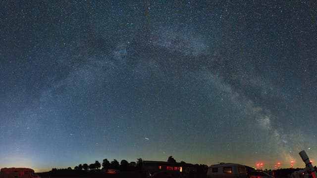 Milchstraße über der Sternenwelt Vogelsberg - Panorama aus 13 Hochkant-Aufnahmen