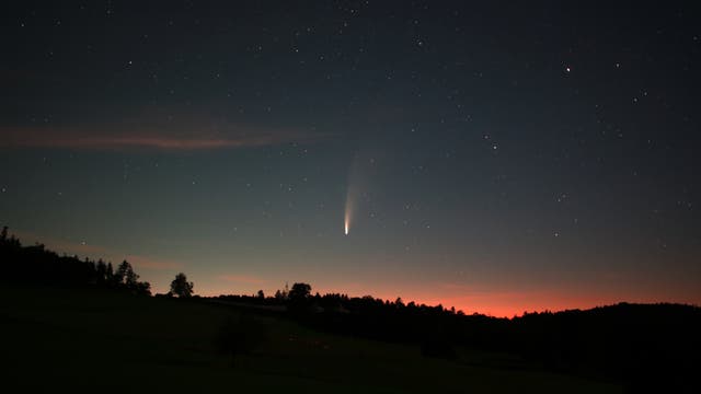 C/2020 F3 NEOWISE im Morgengrauen