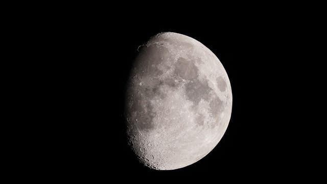 Mond mit »Goldenem Henkel« über Uelzen am 11. Februar 2022