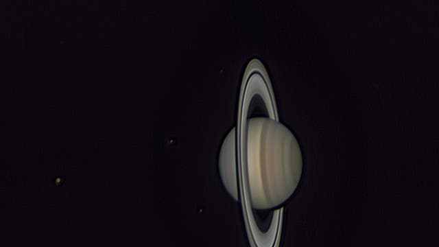 Saturn mit sechs Monden