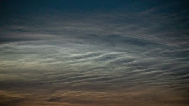 Leuchtende Nachtwolken über Uelzen - Details 