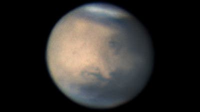 Staubiger Mars mit Valles Marineris