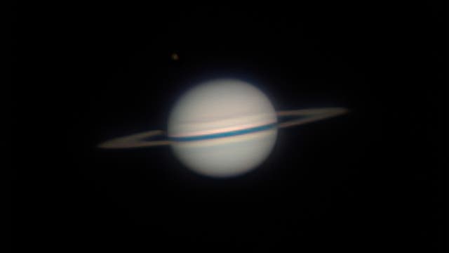 Saturn + Titan - kurz vor dem Schattenwurf