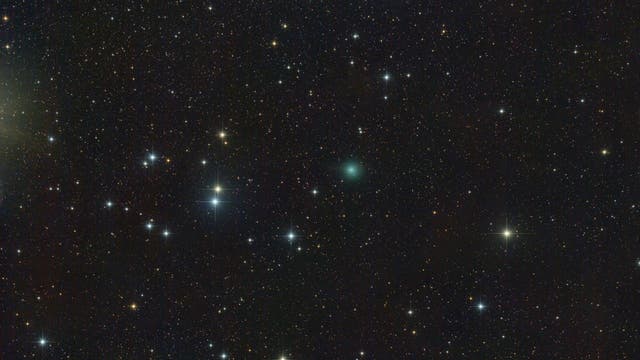 Komet 144P/Kushida in den Hyaden