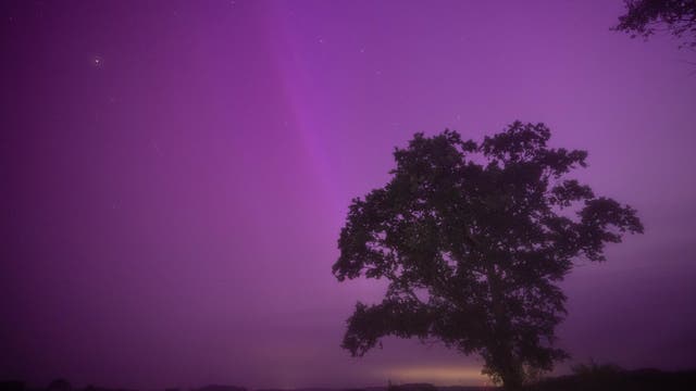 Pinker Polarlicht-Himmel über Uelzen – 11. Mai 2024 – 03:04