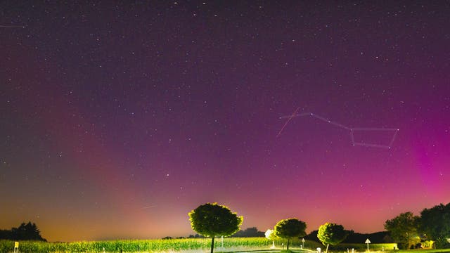 SAR-Bogen, Polarlichter und Sternbild Großer Bär