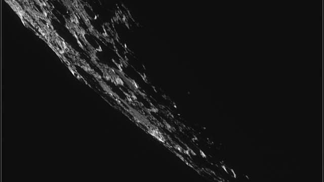 Mond - Seltener Anblick des Kraters Drygalski