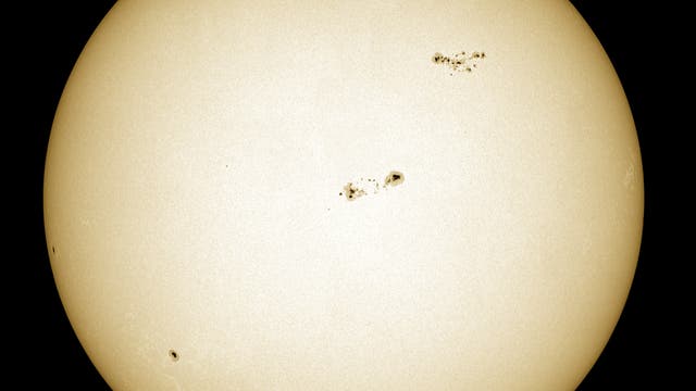 Aktive Sonne am 14. Oktober 2025