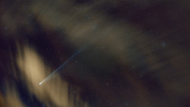 C/2025 A6 (Lemmon) zwischen den Wolken