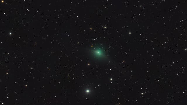 C/2025 R2 (SWAN) mit Gegenschweif