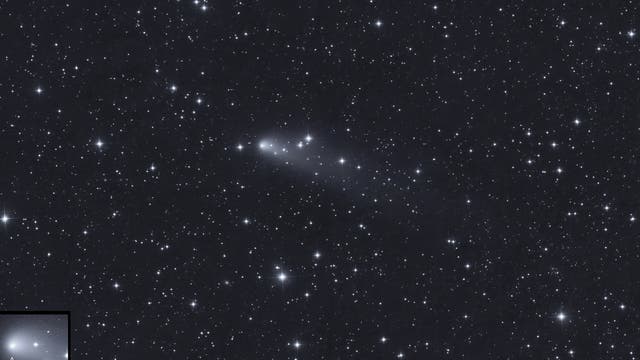 240P/LINEAR fragmentiert