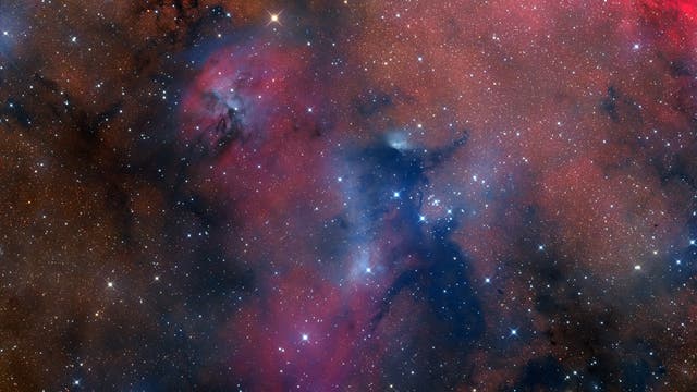 Nebellandschaft um den offenen Sternhaufen NGC 6250 im Sternbild Ara