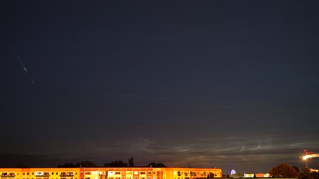 Sternschnuppenbeifang bei der Überwachung von leuchtenden Nachtwolken