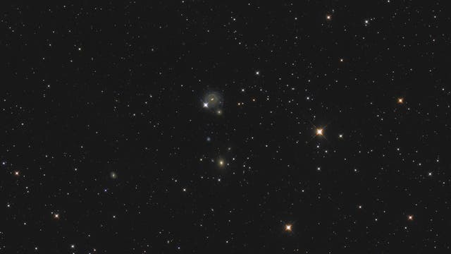 Das Galaxienpaar Arp 117 (IC 983 / IC 982)