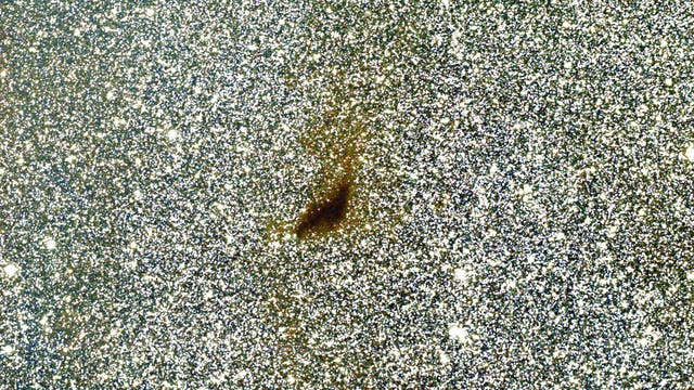 Ein Loch im Himmel: Barnard 133 im Sternbild Adler 