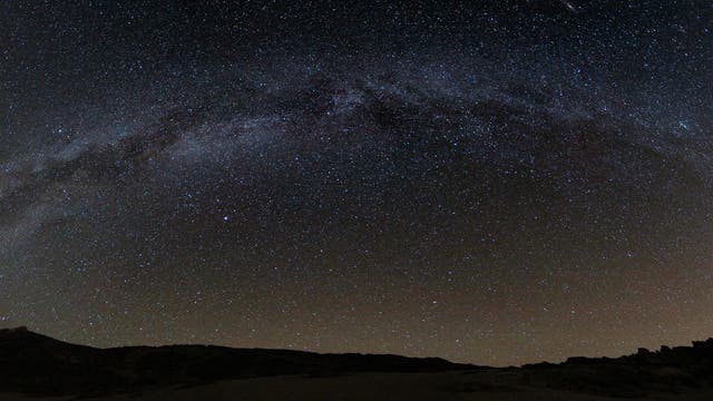 Panoramaaufnahme der Milchstraße über dem El Teide