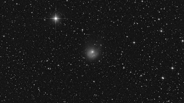 Komet C/2017 K2 mit seltsamen Schweif