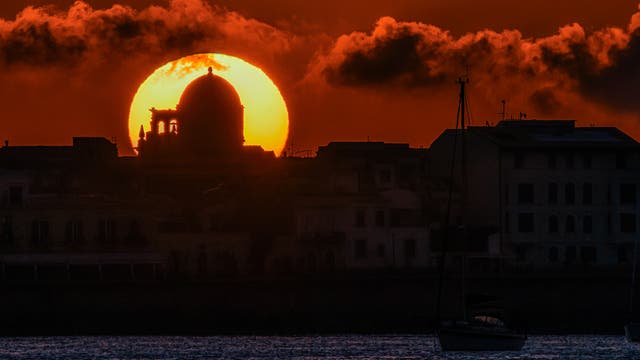 Sunrise over the Church of the Holy Spirit - Ortigia (Syracuse) - Italy