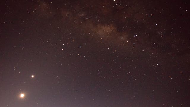 Milchstraße über dem Vulkan Acatenango, Guatemala