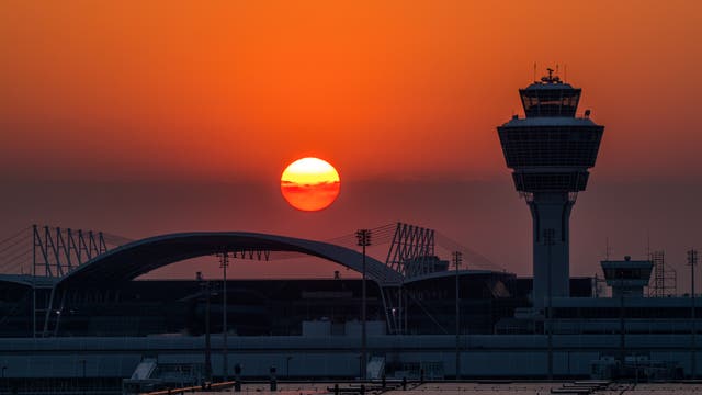 Sonnenaufgang am Flughafen München