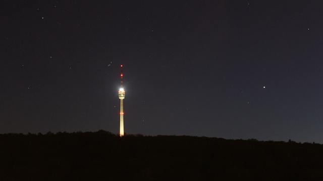 Der Stuttgarter Fernsehturm mit Jupiter und Saturn