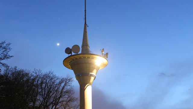 Venus neben dem Stuttgarter Funkturm