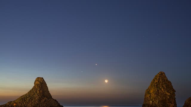 Planetary conjunction and the moon amongst the Faraglioni