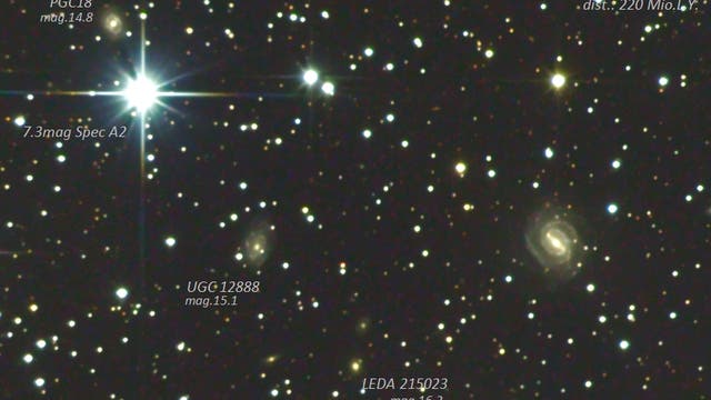 IC 1525 - Balkenspirale in Andromeda (Identifikationen)