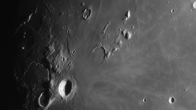 Krater, Rillen, Berge